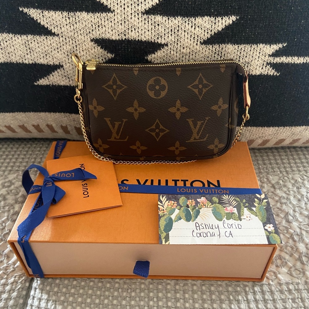 Louis Vuitton Mini Pochette
